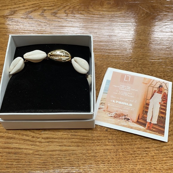 LOGANTAY Shell Yeah Bracelet - Picture 3 of 5